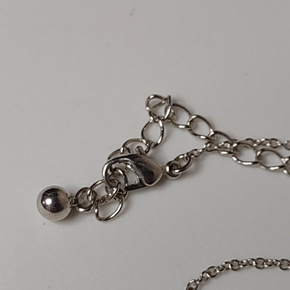 Silver Tone Avon Teardrop Shaped Pendant Necklace Adjustable 16.5 To 19 Inches - Picture 10 of 12